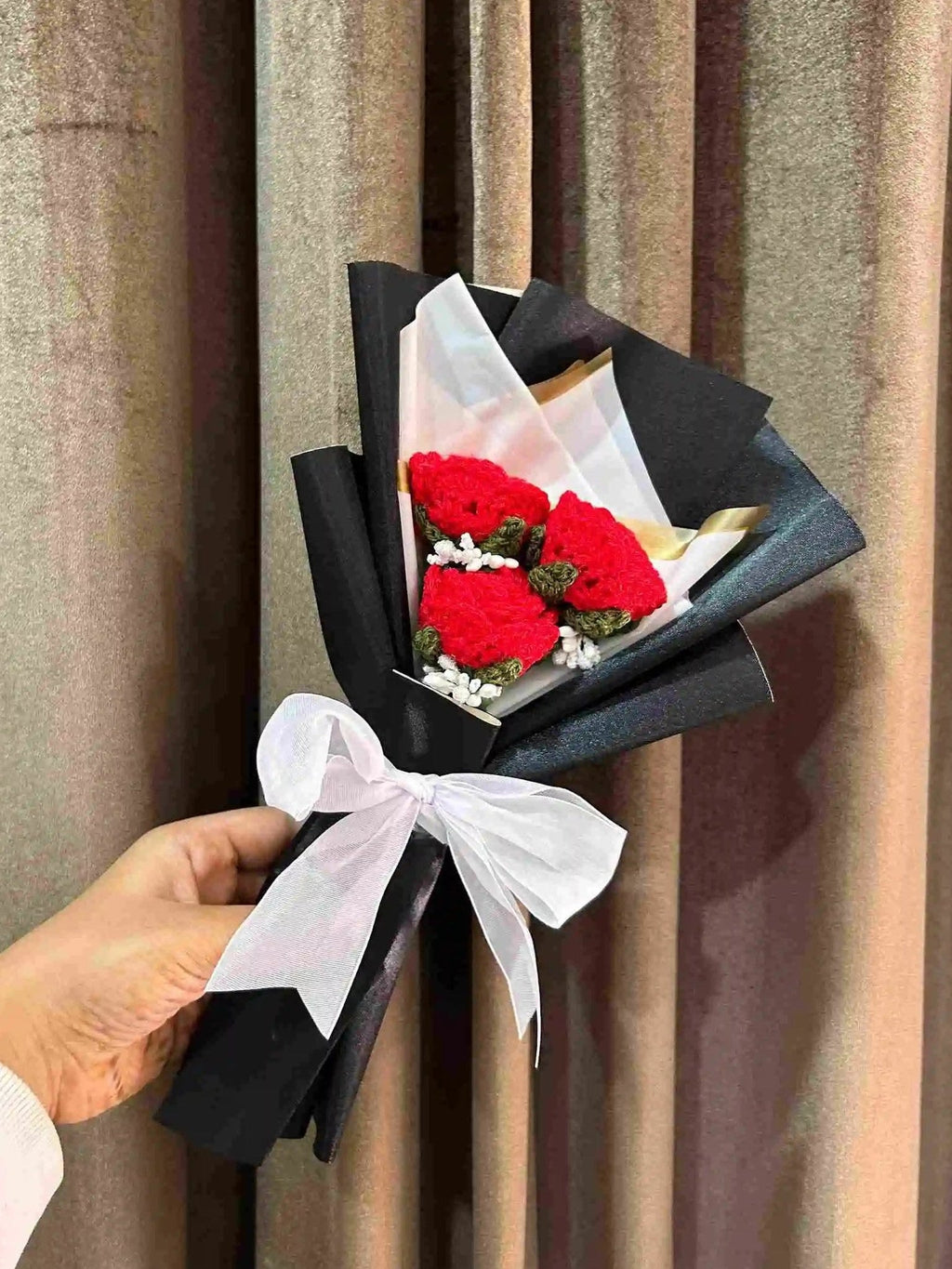 Handmade 3-Rose Bouquet by Fourloom, photo 5